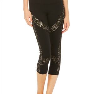 Alo Charm Capri black/buff Worn once